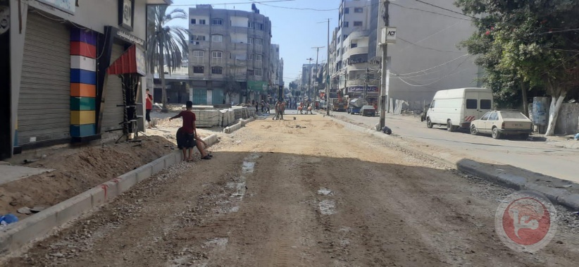 بلدية غزة تشرع بإجراء صيانة مؤقتة للشوارع المتضررة من العدوان 
