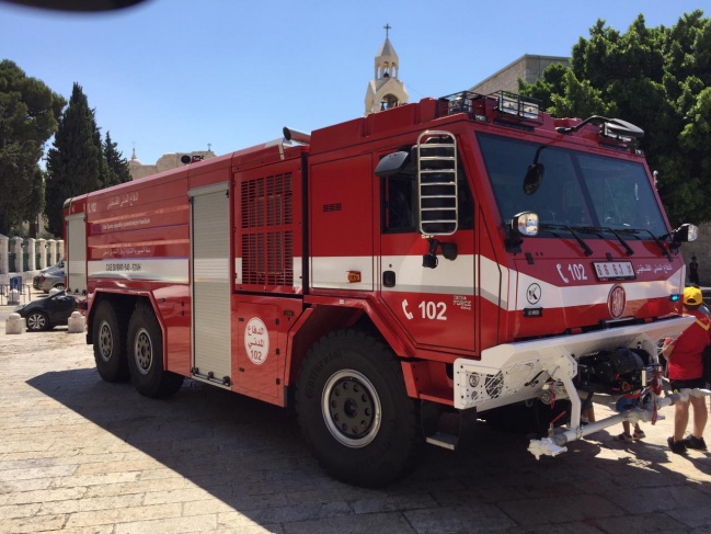 بيت لحم تتسلم سيارة إطفاء خاصة بحرائق الغابات