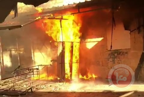 على خلفية مقتل مواطن: إحراق 12 محلا و4 سيارات في الخليل