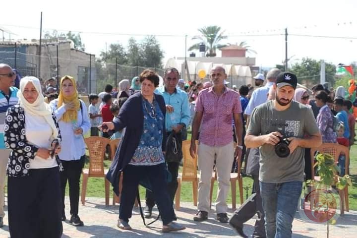 افتتاح حديقة وملعب تضامن في بلدة خزاعة بخانيونس 