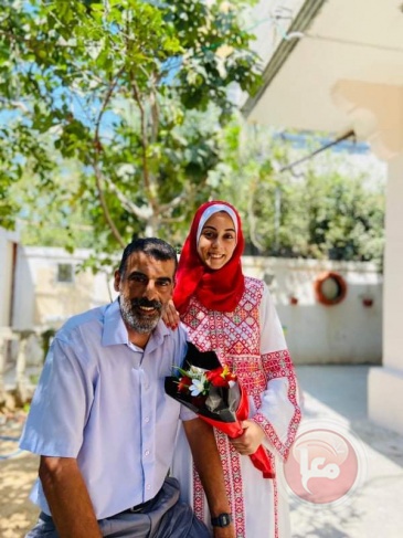 الطالبة براء تتفوق من وسط ركام منزلها وتتمنى أن يتحقق حلمها بدراسة الطب 