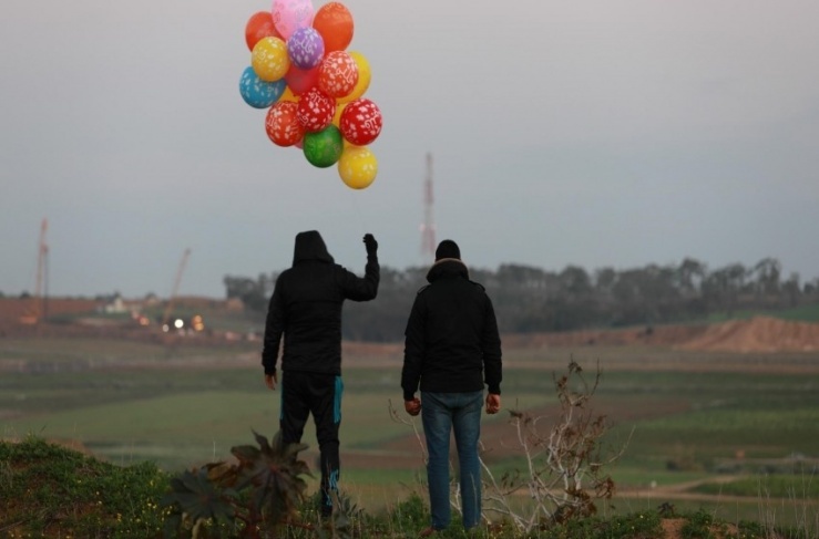 قناة &quot;كان&quot;: لهذا السبب تجدد إطلاق البالونات الحارقة من غزة