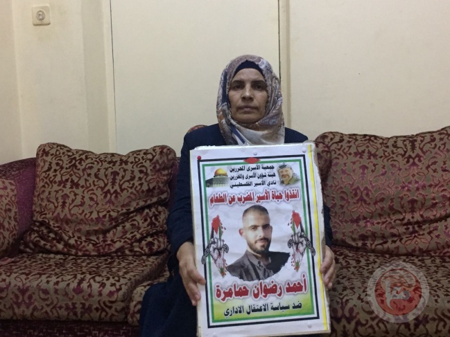 لليوم الثاني- والدة الأسير حمامرة تواصل اضرابها عن الطعام 