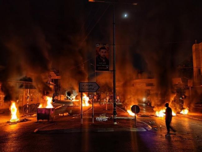 احتجاجات ليلية بسبب انقطاع الكهرباء- طولكرم تعلن الاضراب