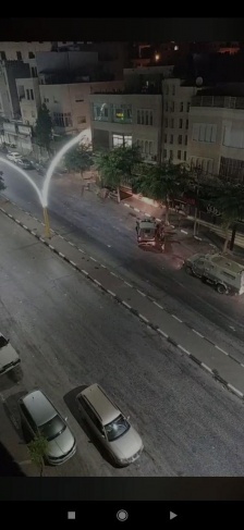 الاحتلال يصادر محتويات مطبعة بالخليل ويغلقها