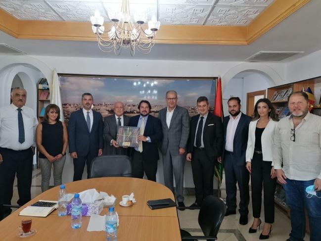 جمعية رجال الأعمال الفلسطينيين تبحث تعزيز العلاقات الفلسطينية – التشيلية