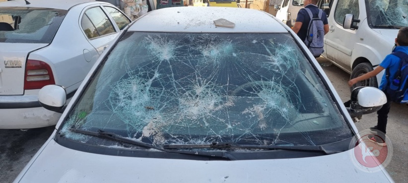 صور- مستوطنون يحطمون المركبات في الخليل
