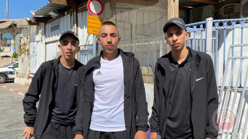 3 فتية يسلمون أنفسهم للسجن