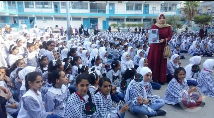 أهالي يغلقون مدرسة بالبريج  احتجاجاً على رفض الوكالة استيعاب أبنائهم في مدارسها