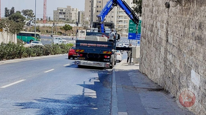  الاحتلال يضع مكعبات اسمنتية عند مفارق الطرقات في القدس