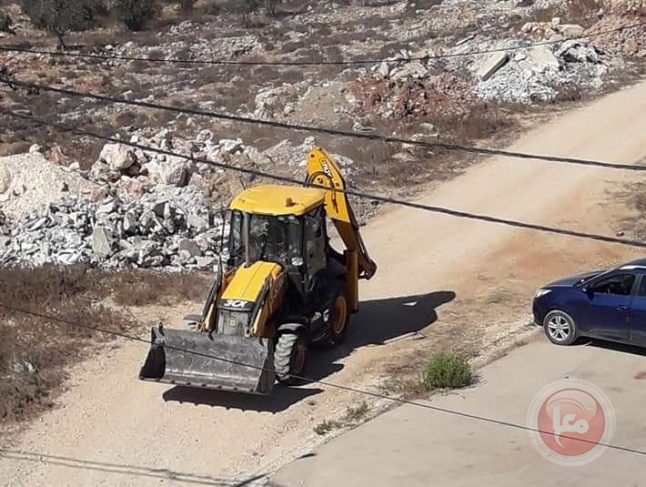 مصادرة جرافة شمال غرب سلفيت