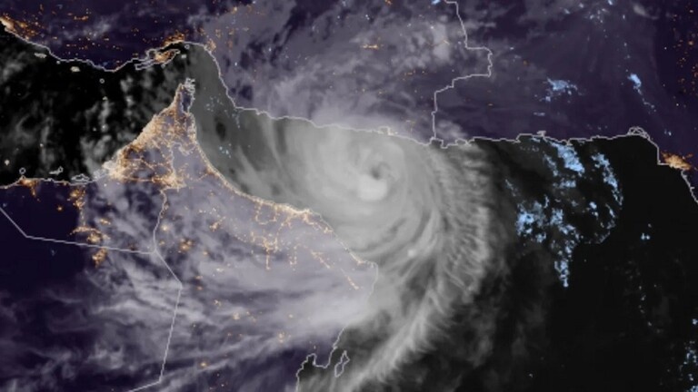 بسبب اعصار شاهين- سلطنة عُمان تفعل خطة الطوارئ وتعلن إجازة ليومين