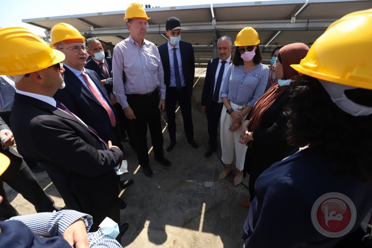  مصطفى ورئيس البنك الدولي يتفقدان تقدم العمل ببرنامج صندوق الاستثمار للطاقة الشمسية على أسطح المدارس