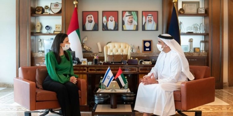 وزيرا داخلية الإمارات وإسرائيل يبحثان تعزيز التعاون الأمني