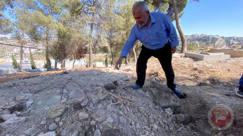 صور- جماجم وعظام تظهر خلال عملية حفر الاحتلال مقبرة &quot;صرح الشهداء&quot; في القدس