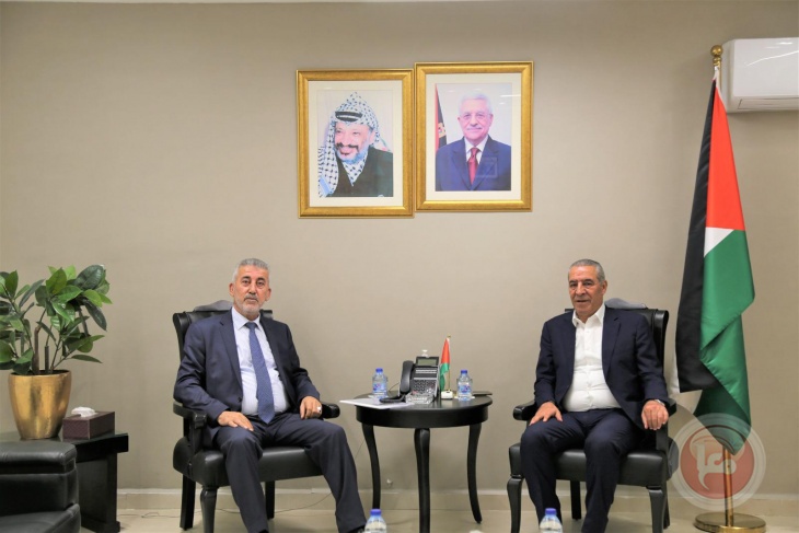 الشيخ يلتقي وزير الحكم المحلي 