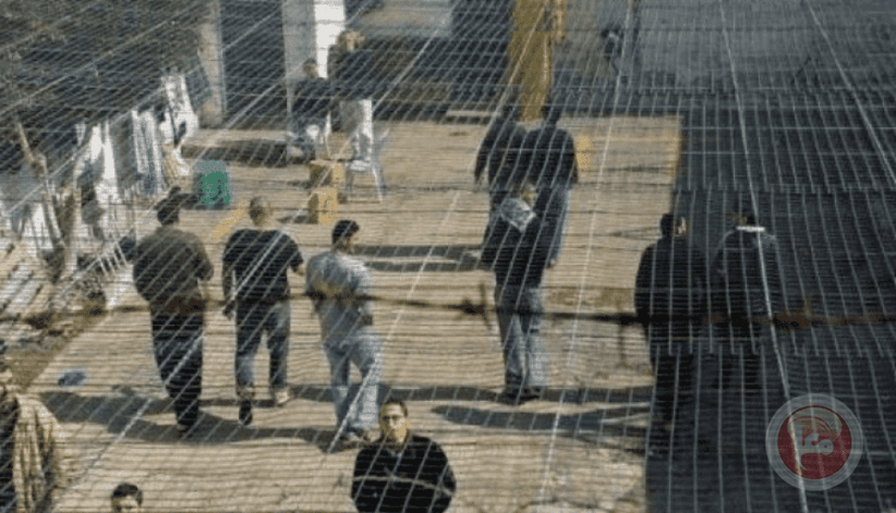 أسرى الجهاد يشرعون بالإضراب عن الطعام