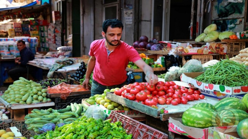 الاقتصاد بغزة توقف عددا من التجار وتحرر 30 محضر ضبط لمخالفة الأسعار