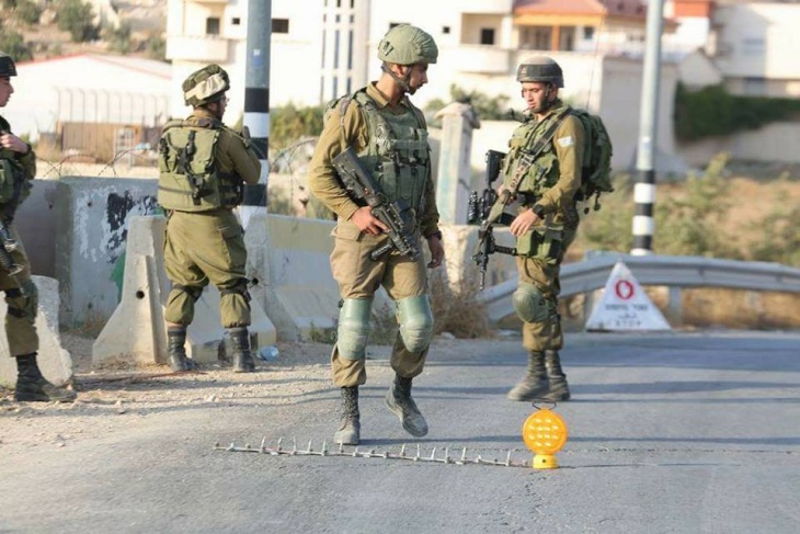 الاحتلال يعتقل شابين من أريحا على حاجز عسكري جنوب نابلس