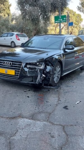 تعرض سيارة نتنياهو لحادث سير في القدس (صور) 