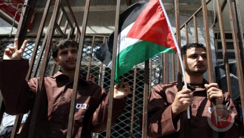تظاهرة بغزة تضامنا مع المضربين عن الطعام