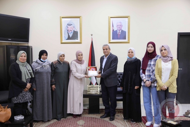 محافظ قلقيلية يلتقي وفدا من لجنة المرأة في اقليم حركة فتح