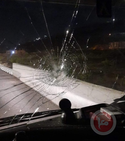 مستوطنون يحطمون مركبات فلسطينية في محيط نابلس