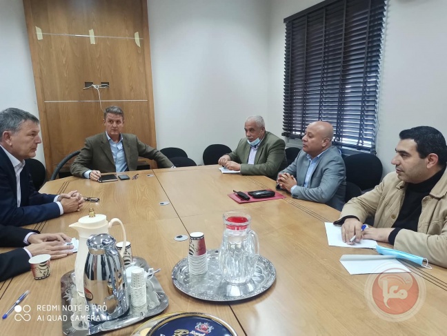  أبو هولي يبحث مع مفوض عام الاونروا مطالب العاملين ونزاع العمل القائم