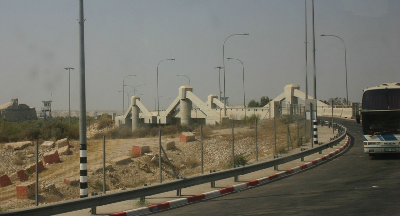 الاردن تقرر توسيع جسر الملك حسين 