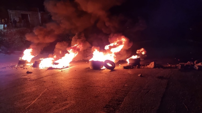 مستوطنون يحطمون مركبات ويطلقون النار غرب نابلس