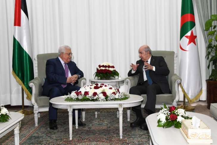 الرئيس يجتمع مع نظيره الجزائري