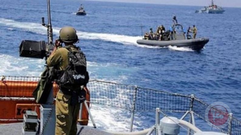 The occupation navy fired its machine guns at the fishermen's boats in the northern Gaza sea