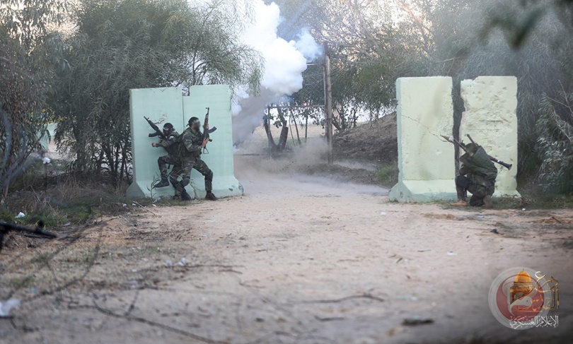 Al-Qassam foils an incursion attempt from the Rafah Sea and seizes ammunition