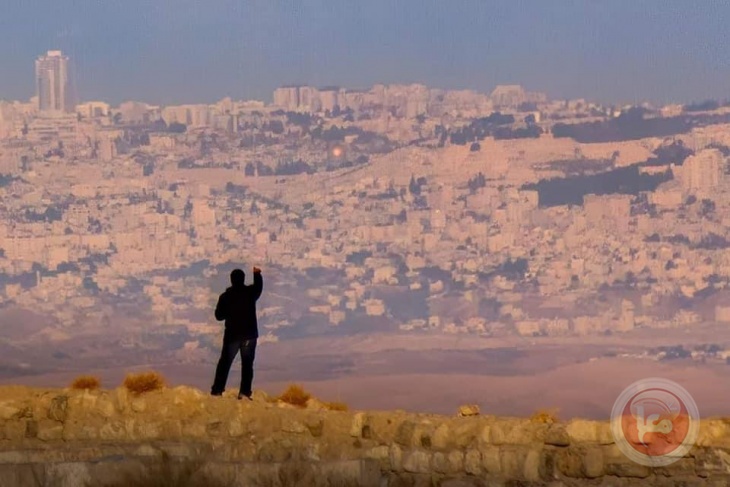 كيف التقط علاء الطباخي صورة قبة الصخرة من الاردن؟