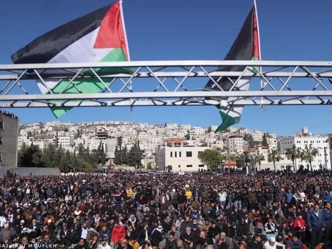 الآلاف يشيعون شهداء لقمة العيش في عقربا (فيديو+ صور)