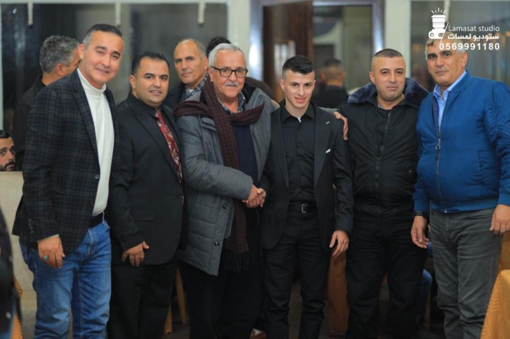 بعد 20 عاما على اغتيال عاطف عبيات .. جمهور كبير يحتفل بخطبه نجله حسين