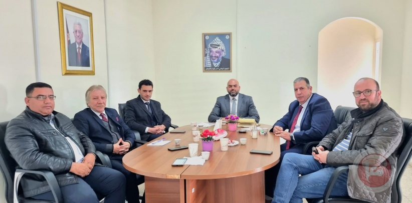 &quot;العمل&quot; ونقابة تجار الملابس يبحثان آلية فتح مشاريع ريادية