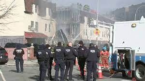 قتيل و9 جرحى في انفجار وحريق بمبنى في نيويورك