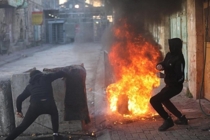 إصابة شاب بالرصاص خلال مواجهات مع الاحتلال وسط الخليل