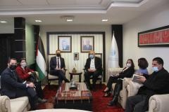 الوزير غنيم: أولويات تنفيذ المشاريع تتم وفق الاحتياجات الفعلية للتجمعات الفلسطينية