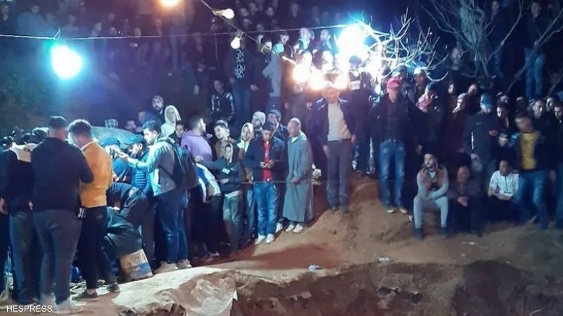 المغرب.. شق صخري يوقف عملية الحفر اليدوي لإخراج الطفل ريان