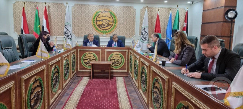 وزير الاقتصاد يبحث مع رئيس مجلس الوحدة الاقتصادية تنظيم معرض للاستثمار في فلسطين 