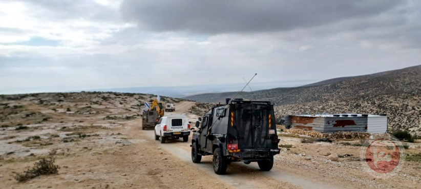 Settlers create streets to connect settlements south and east of Hebron