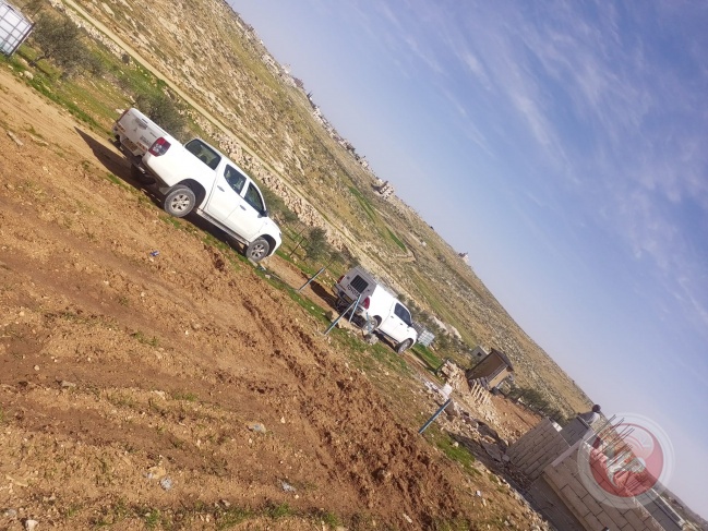 الاحتلال يُسلم اخطارات وقف عمل وإزالة شرق يطا