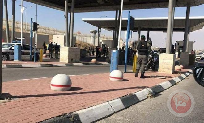 طعن مستوطن في قرية حزما قضاء القدس