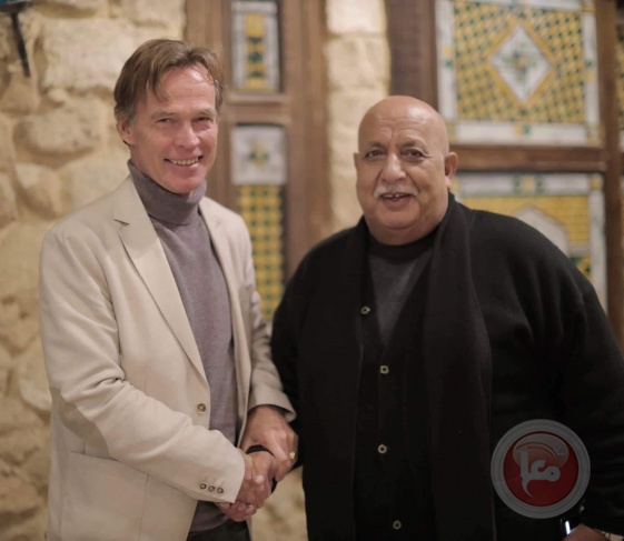 والد الأسير الحلبي يقابل ممثل الاتحاد الاوروبي في فلسطين