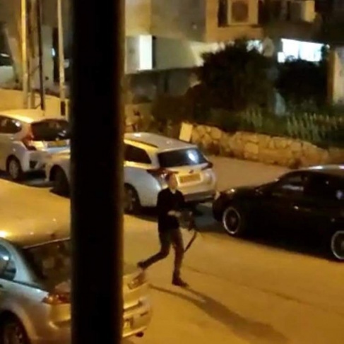 قناة عبرية: منفذ عملية بني براك أطلق 12 رصاصة وقتل  5 إسرائيليين