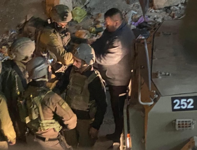 الاحتلال يداهم منازل في الخليل ويعتقل مواطنين