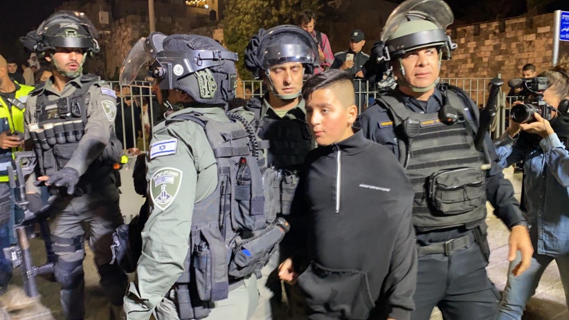 اعتقالات واعتداءات على المقدسيين في باب العامود