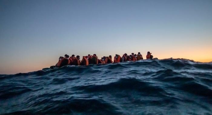 مصرع 15 شخصا جراء غرق قارب لمهاجرين قبالة سواحل اليونان